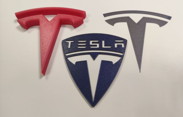 Dekorácia - logo Tesla